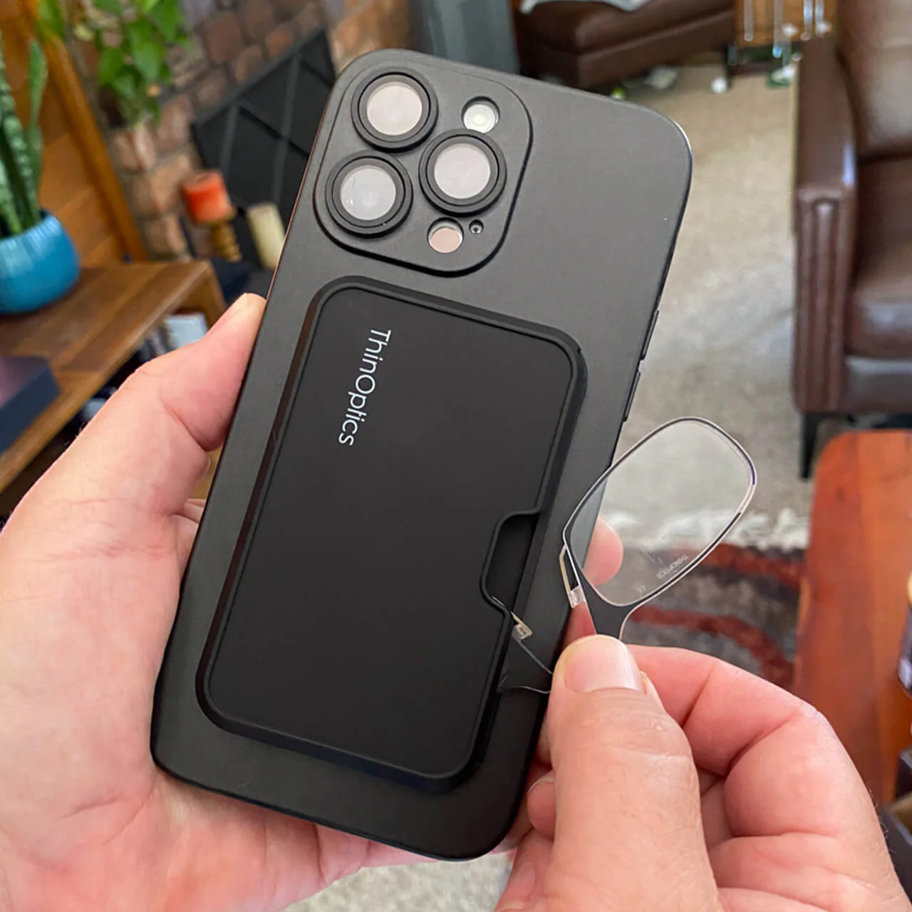 Readers + Black MagSafeĀ® Universal Pod - Image 2