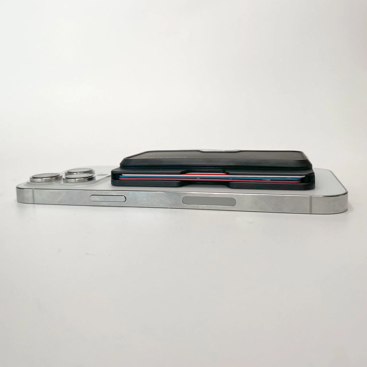 Readers + Black MagSafe® Universal Pod Wallet - Image 5