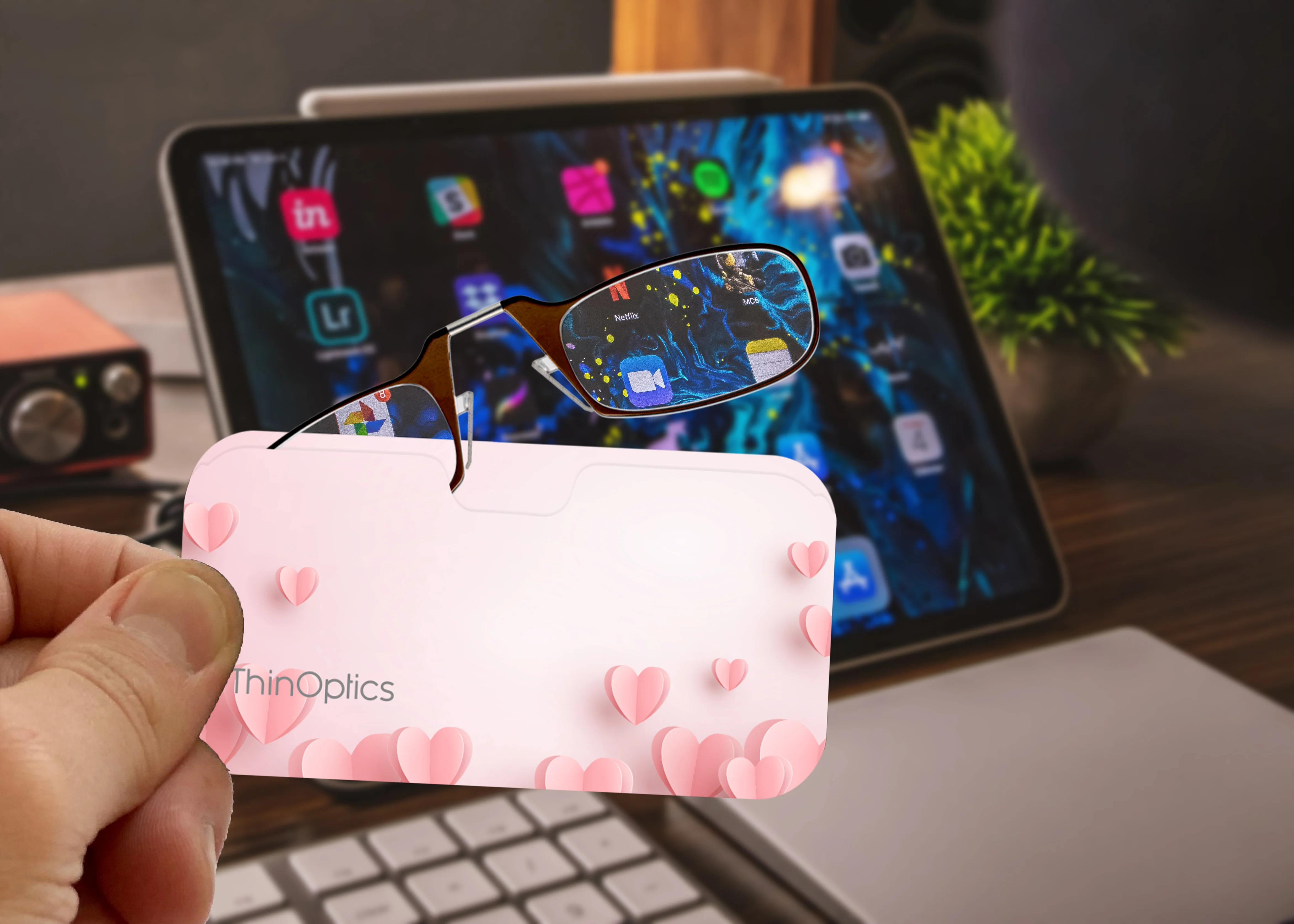 Readers + Pink Hearts Magnetic Pod - Image 9