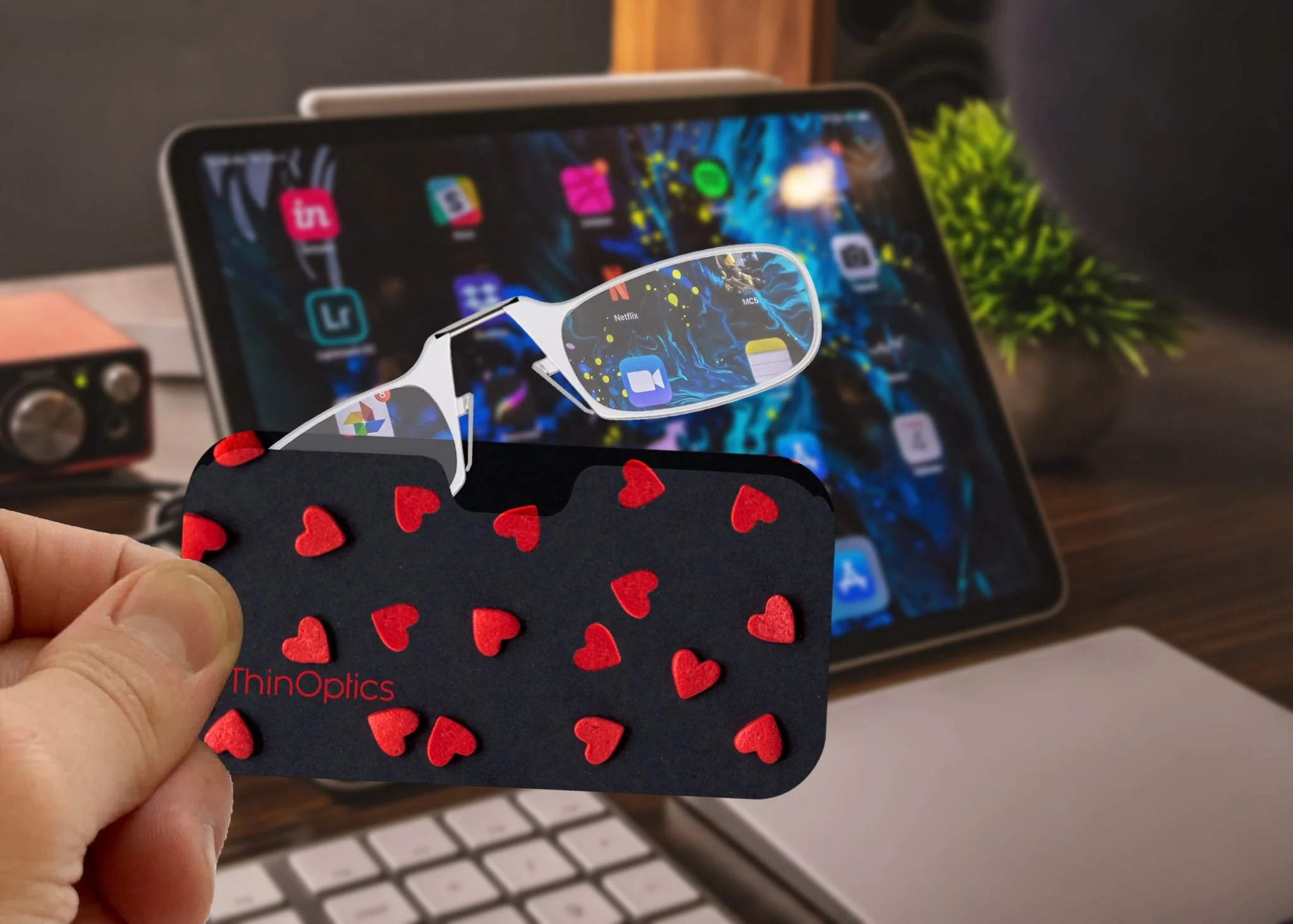 Readers + Red Felt Hearts Magnetic Pod - Image 15